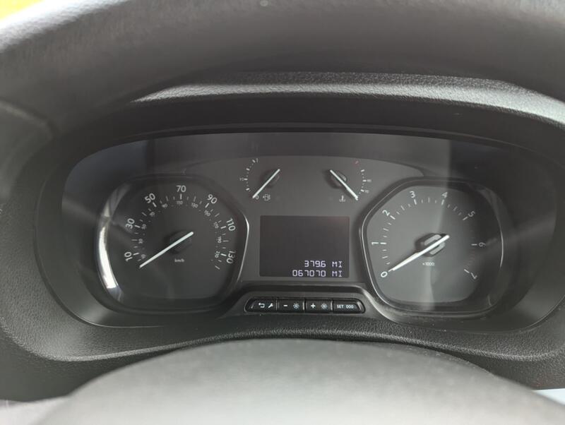 VAUXHALL VIVARO