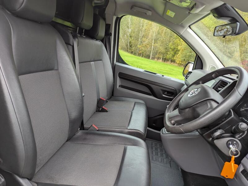 VAUXHALL VIVARO
