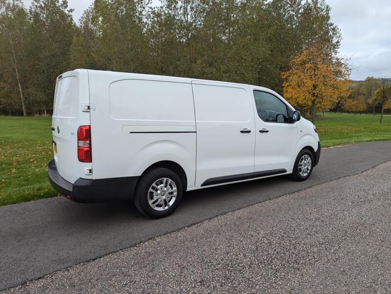 VAUXHALL VIVARO