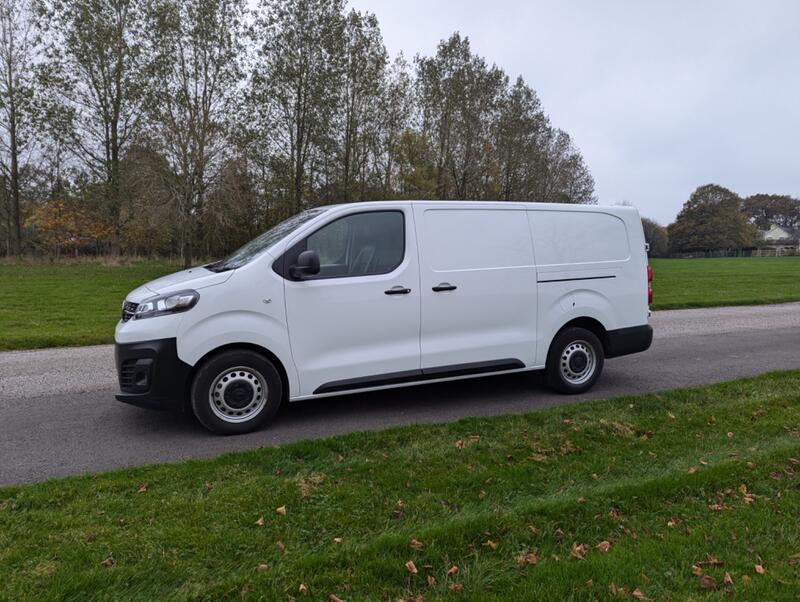 VAUXHALL VIVARO