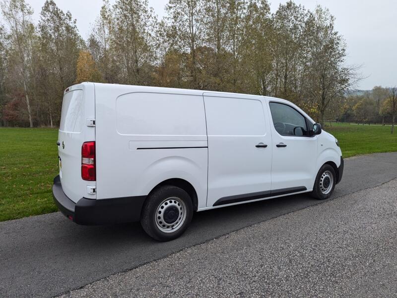 VAUXHALL VIVARO