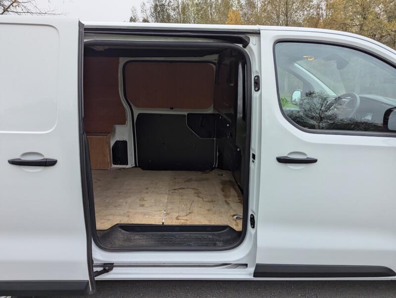 VAUXHALL VIVARO