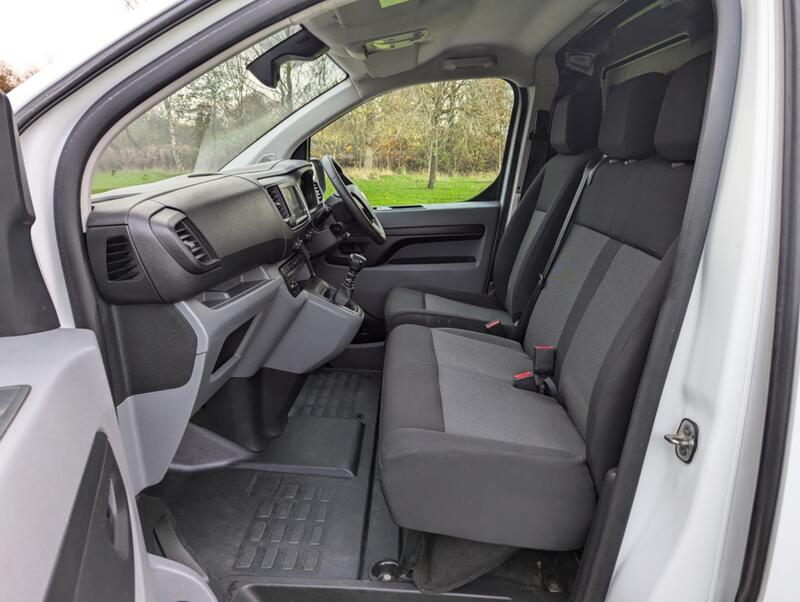 VAUXHALL VIVARO