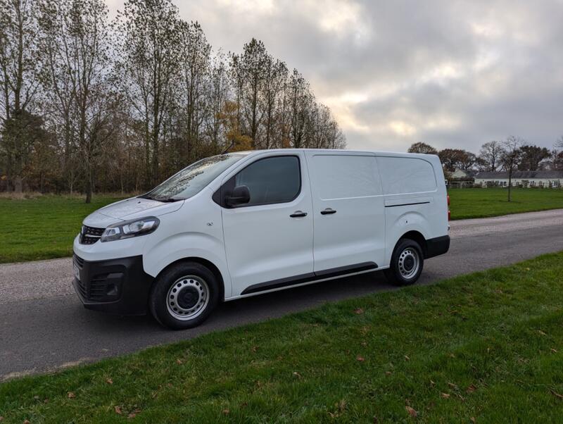 VAUXHALL VIVARO