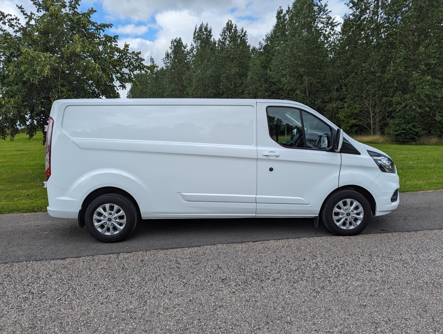 Used FORD TRANSIT CUSTOM 2019 White in Uttoxeter, Staffordshire
