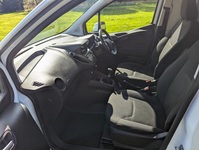 FORD TRANSIT COURIER