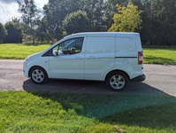 FORD TRANSIT COURIER