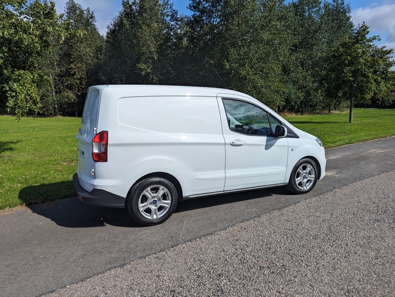 FORD TRANSIT COURIER