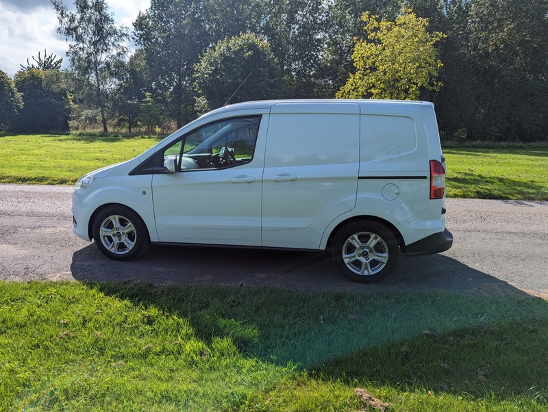 FORD TRANSIT COURIER